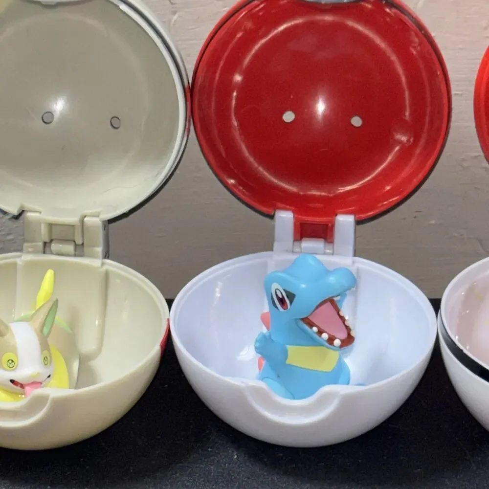 Pokémon Poke Balls TOMY Pokeball Throw N Pop Lot Of 7 W/ Figures